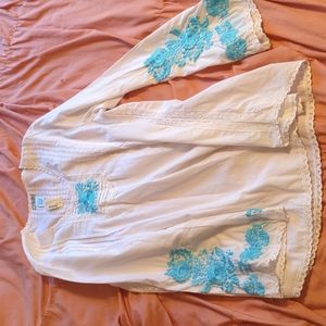 NWT Tasha Polizzi white with blue embroidery tunic, Large